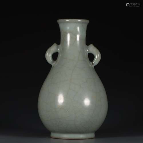 A Chinese Royal Kiln Porcelain Vase