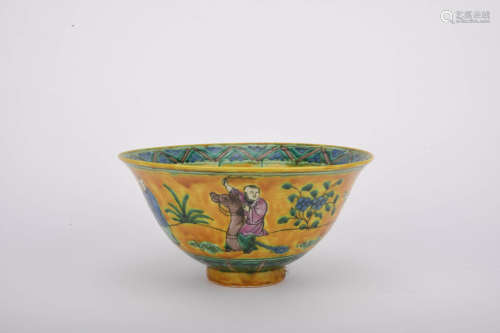 A Chinese plain tricolour Porcelain bowl