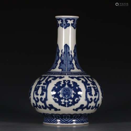 A Chinese Blue and White Porcelain Vase