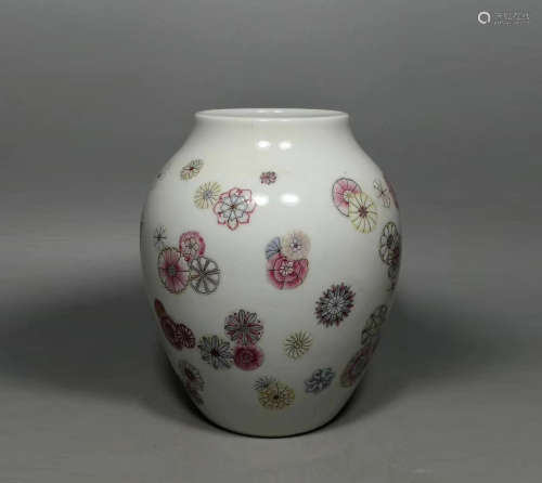A Chinese Floral Porcelain Jar