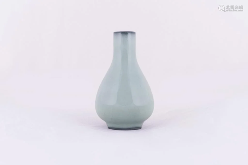 A Chinese Guan - style glazed celadon vase