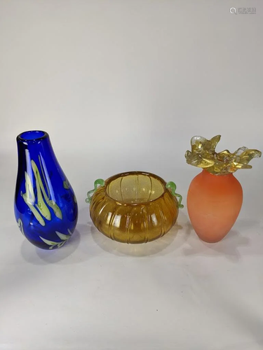 (lot of 3) Art glass group