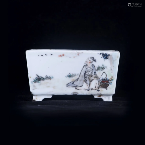 A Chinese Qianjiangcai Porcelain Bru…