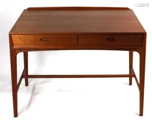 Svend Aage Madsen desk