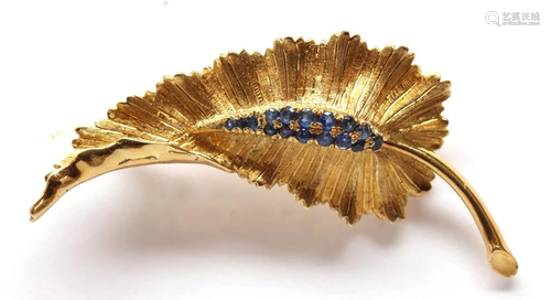 Sapphire, 18k yellow gold leaf brooch