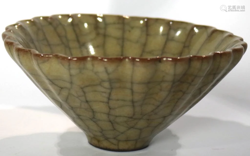 Chinese Ge-Type Chrysanthemum Bowl