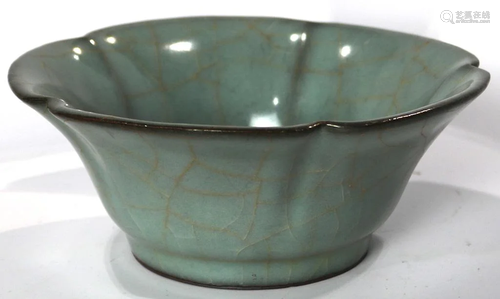 Chinese Longquan Guan-Type Petal Lobed Bowl,