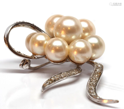 Cultured pearl, diamond, 10k brooch