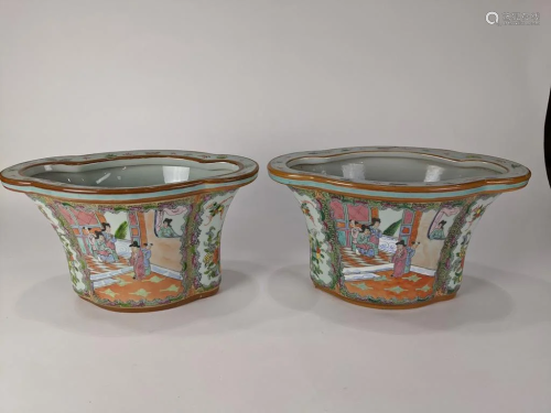 A pair of Chinese famille rose style jardinieres