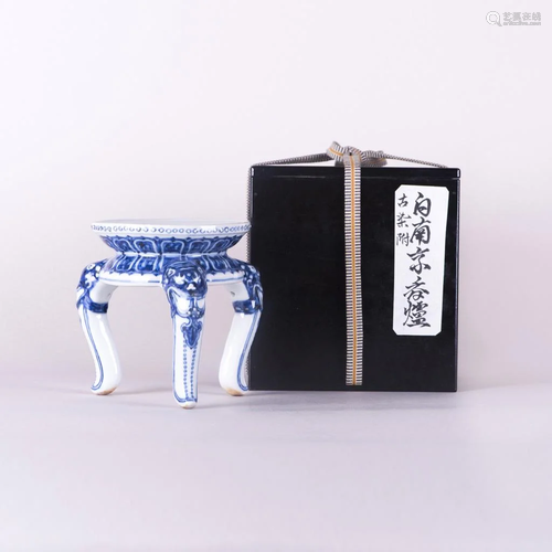 A Chinese blue and white tripod porcelain ce…