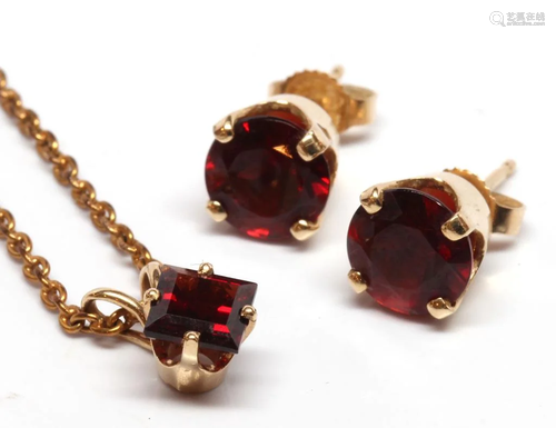 Garnet, yellow gold jewelry suite