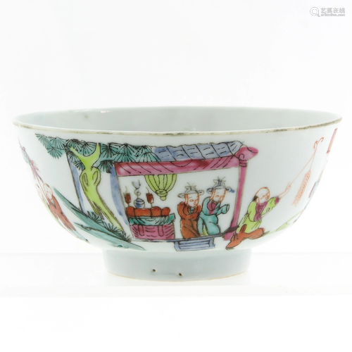 A Famille Rose Decor Bowl