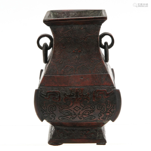 A Bronze Altar Vase