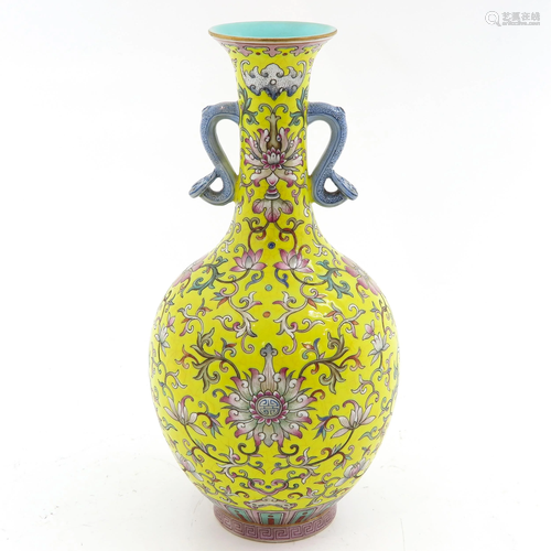 A Famille Jaune Vase