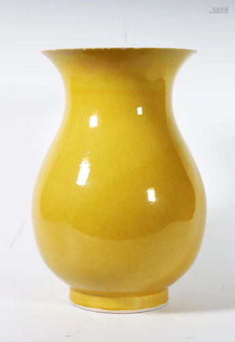 Fine Chinese Qing Yellow Glazed Porcelain V…