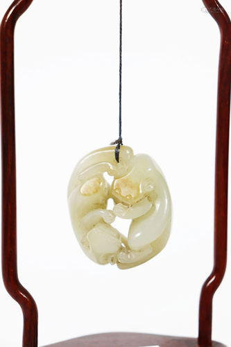 Chinese White Jade Double Badger Toggle