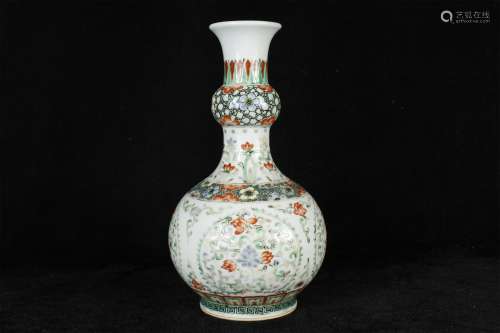 A Chinese Wu-Cai Glazed Porcelain Double Gourd Vase
