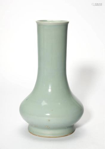 Qing Leungquan Yao, Long Neck Vase
