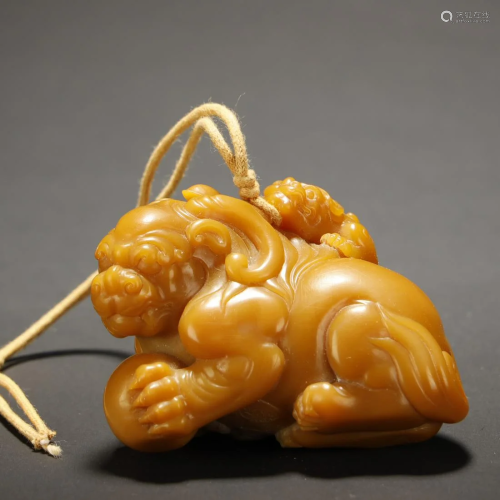 Tian Huang Lion Pendant