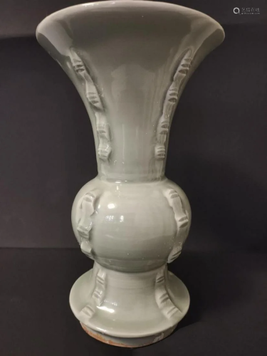 Song Longquan Yao Vase