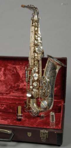 Saxophone alto en cuivre argenté de marque Buffet …