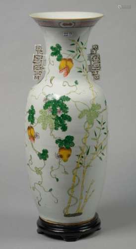 Grand vase en porcelaine polychrome de Chine à déc…