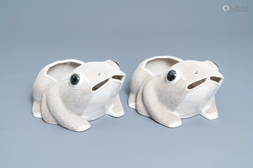 A pair of Chinese biscuit frog-shaped jardini…