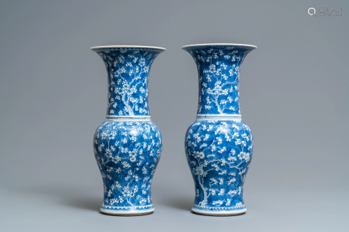 A pair of Chinese blue and white 'prunus o…
