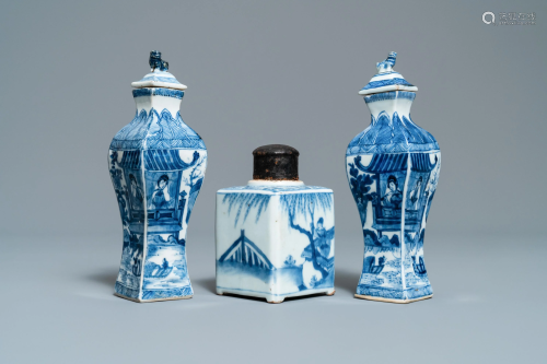 A pair of square Chinese blue and white c…