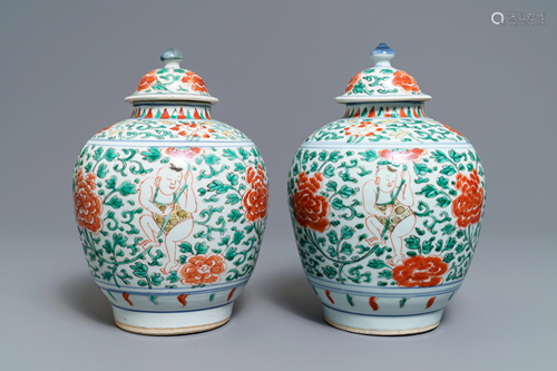 A pair of Chinese wucai vases and covers …