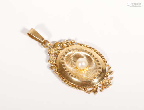 An 18K Gold antique Pendant with Pearl from France