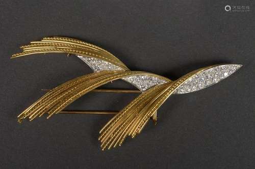 18 karat yellow and white gold brooch set with bri…