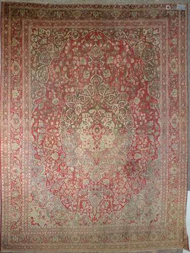 Large Feraghan wool carpet with brown central meda…