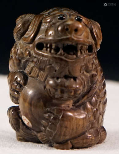 Hand Carved Antique Boxwood Netsuke Foo Dog Mythical Beast Artist Signed