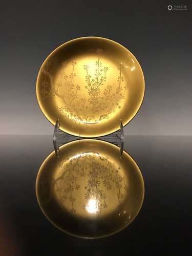 An Antique Gilt Japanese Lacquered Hand Painted Dish