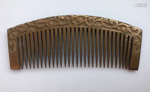 A Japanese Meiji Era Gold Lacquered Comb