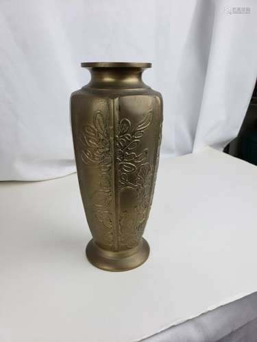 NIce vintage japanese bronze vase