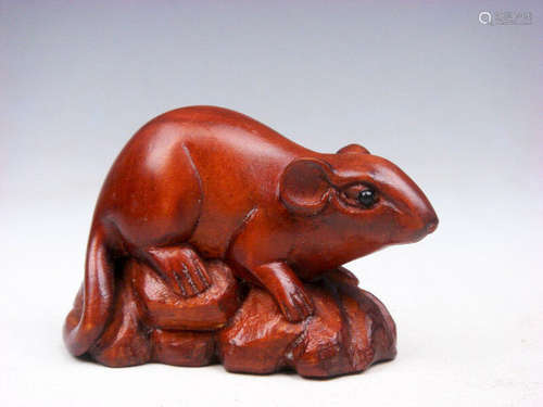 Boxwood Hand Carved Japanese Netsuke Sculpture Lovely Mouse On Rock #09121804