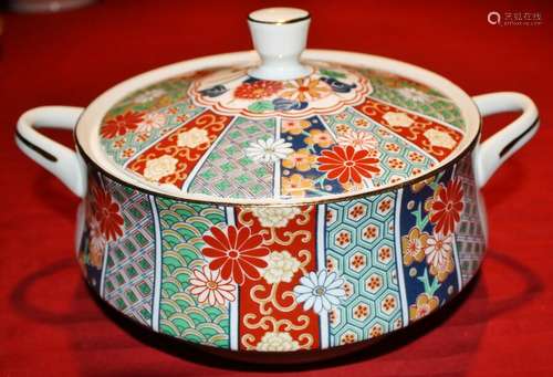 Imari Arita Japanese Porcelain Lidded Casserole Bowl