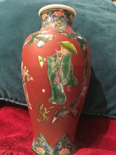 ANTIQUE 19C JAPANESE PORCELAIN VASE FIGURES 8.5” TALL