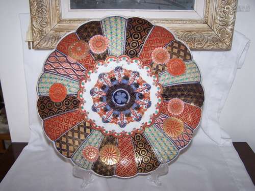 Antique IMARI  Scalloped  Plate Porcelain Japanese Chinese 'TAPESTRY MOULDED