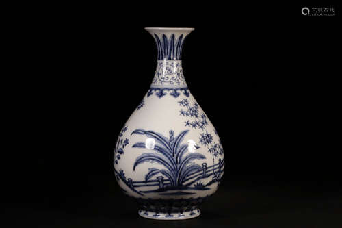 CHINESE BLUE AND WHITE VASE  , XUANDE MARK