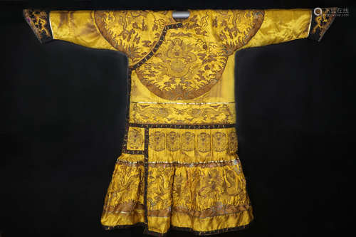 CHINESE EMBROIDERED DRAGON ROBE