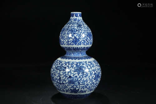 CHINESE BLUE AND WHITE VASE, QIANLONG MARK