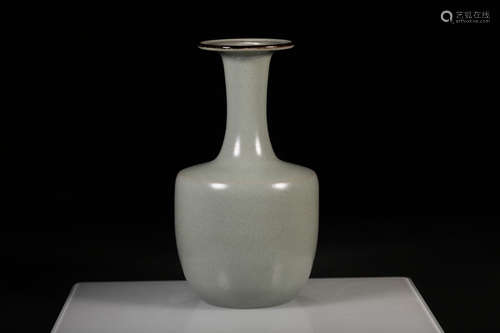 CHINESE GUAN VASE