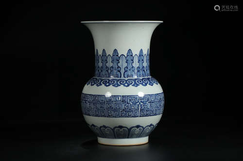 CHINESE BLUE AND WHITE VASE,QIANLONG MARK