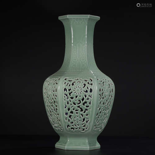 CHINESE CELADON GLAZED VASE, QIANLONG MARK