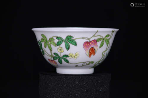 CHINESE FAMILLE ROSE BOWL