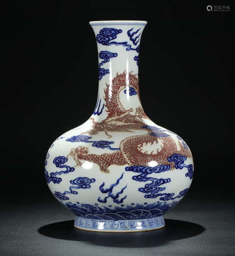 CHINESE BLUE AND WHITE UNDERGLAZE-RED VASE, QING DYNASTY