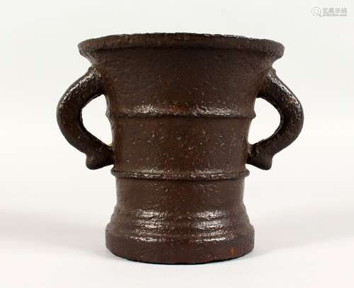 A LATE 17TH/EARLY 18TH CENTURY CAST IRON TWIN-HANDLED MORTAR. 5.5ins high.